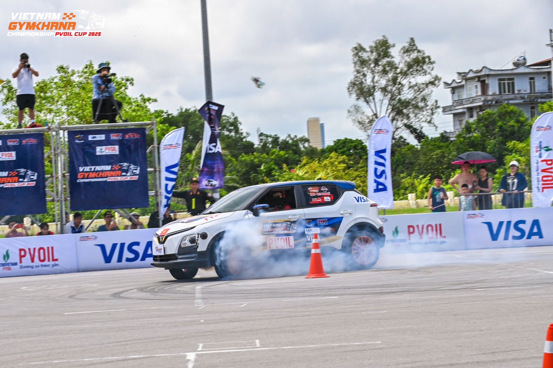 Mãn nhãn màn 'đốt lốp' tại vòng đấu loại PVOIL VGC 2025