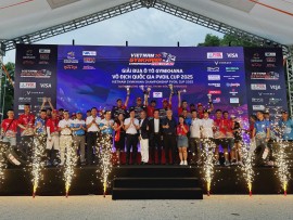 Các nhà vô địch PVOIL VGC 2025 lần đầu nâng cúp tại Thanh Hoá