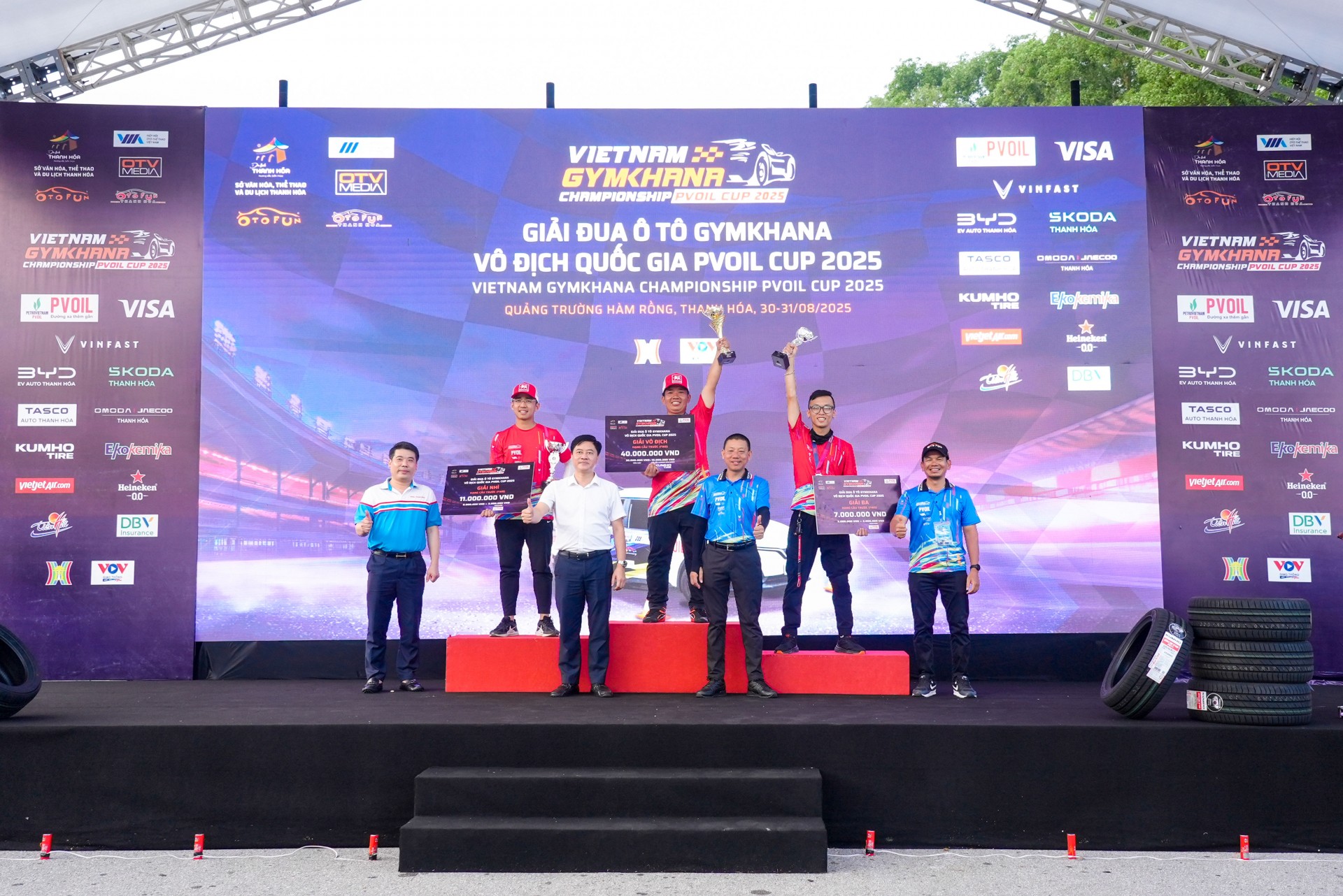Các nhà vô địch PVOIL VGC 2025 lần đầu nâng cúp tại Thanh Hoá
