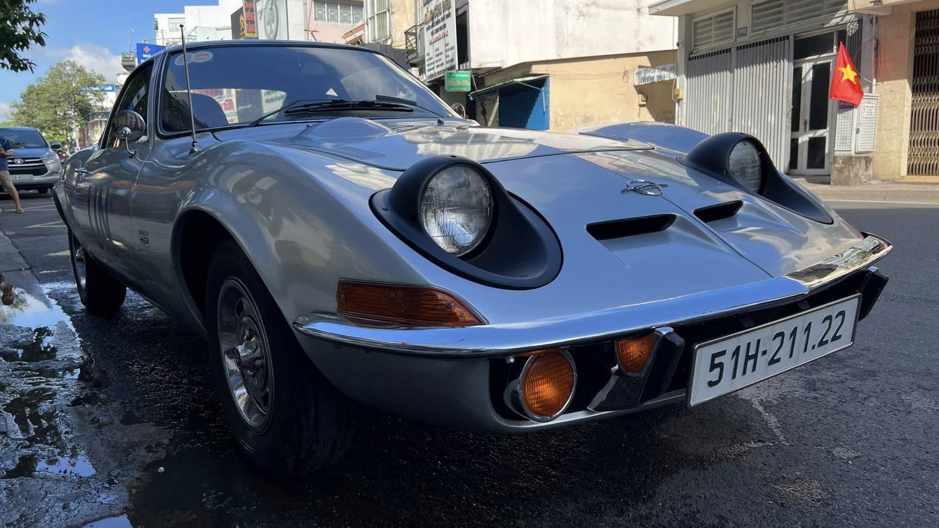 Ngắm Opel GT của 'Vua cà phê' Đặng Lê Nguyên Vũ, chiếc xe dân chơi mới xuất hiện