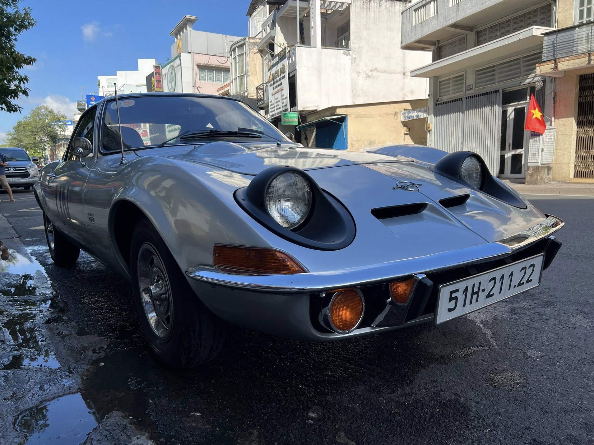 Ngắm Opel GT của 'Vua cà phê' Đặng Lê Nguyên Vũ, chiếc xe dân chơi mới xuất hiện