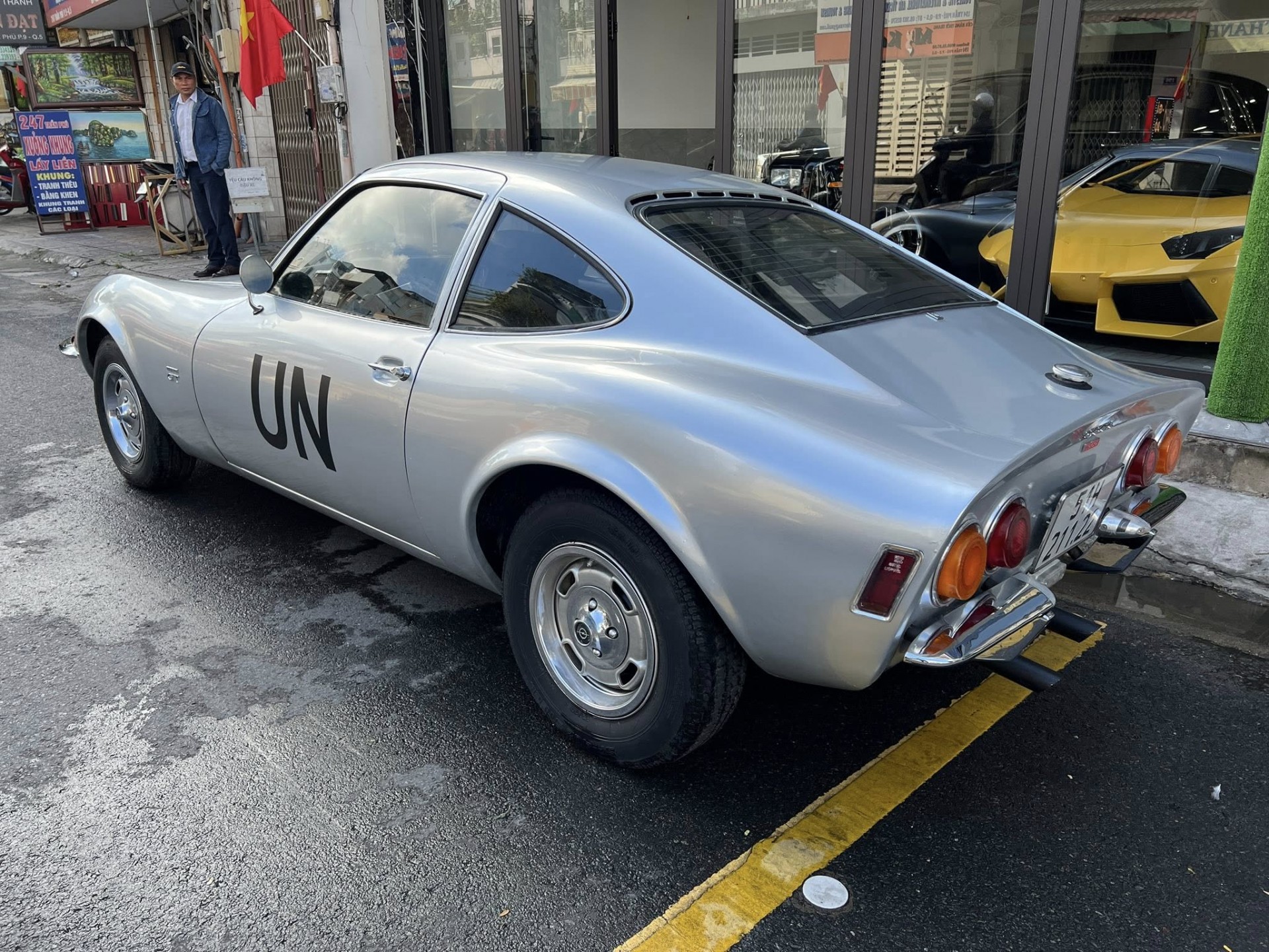 Ngắm Opel GT của 'Vua cà phê' Đặng Lê Nguyên Vũ, chiếc xe dân chơi mới xuất hiện