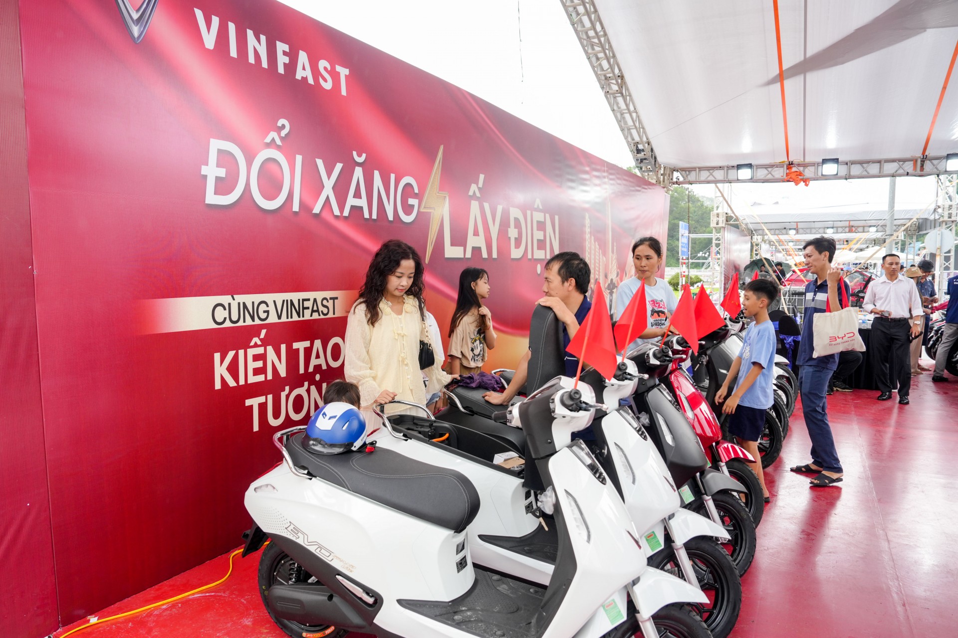 VinFast mang đến trải nghiệm xe máy điện đáng nhớ tại PVOIL VGC 2025