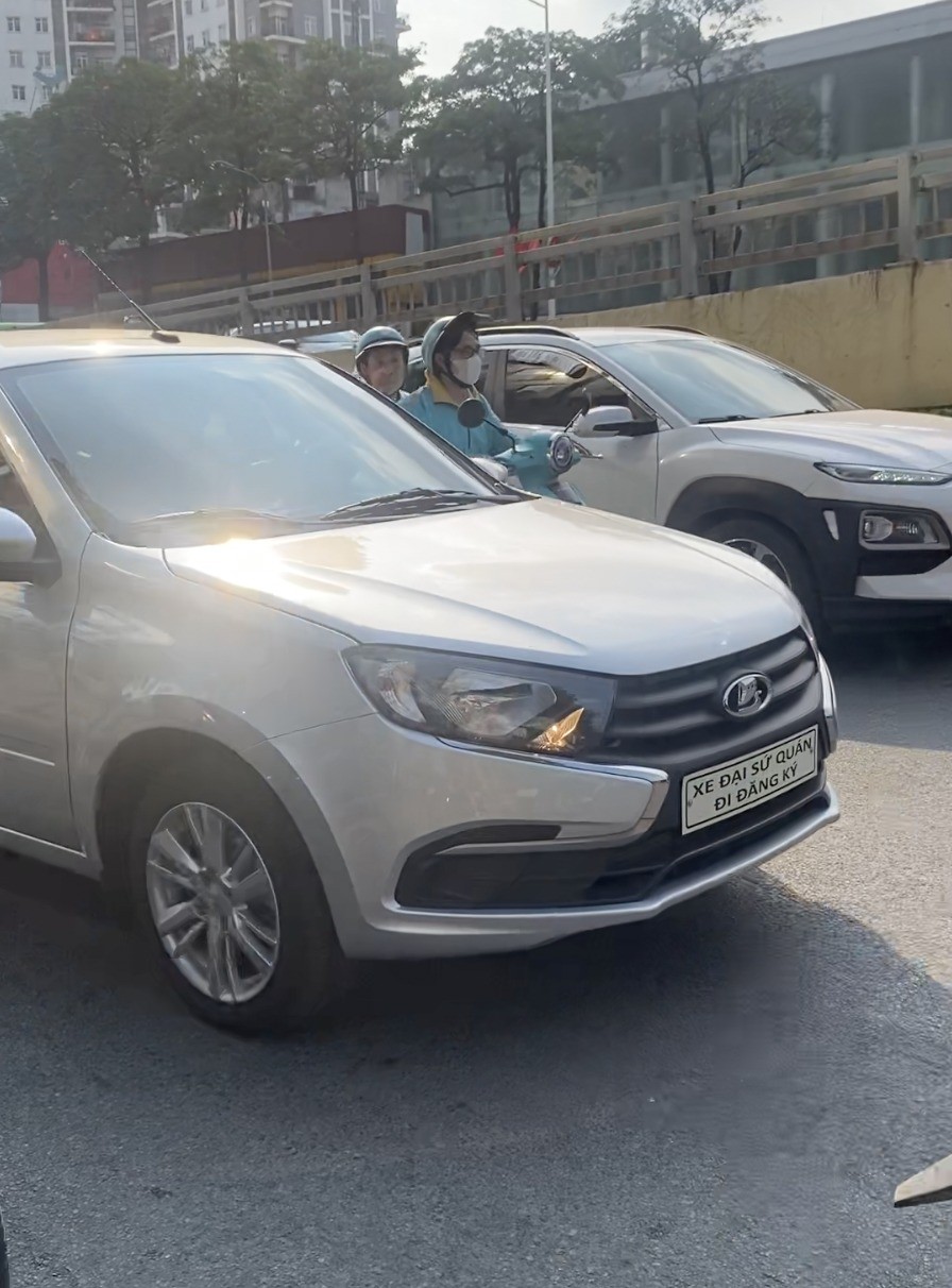 Lada Granta lộ diện trên đường phố Hà Nội