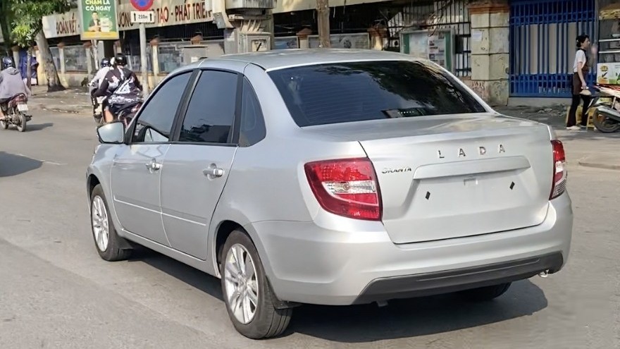 Lada Granta lộ diện trên đường phố Hà Nội
