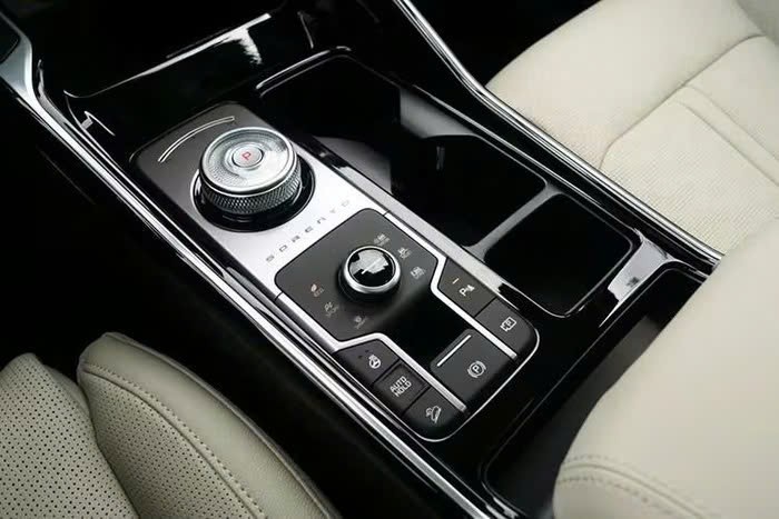 Kia Sorento 2025 lộ hình ảnh không che chắn, sắp ra mắt Việt Nam