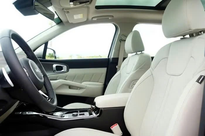 Kia Sorento 2025 lộ hình ảnh không che chắn, sắp ra mắt Việt Nam