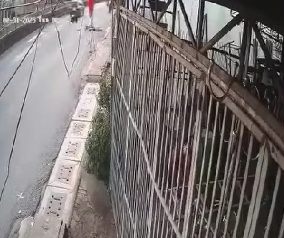 Xe máy lao lên vỉa hè tông tử vong người đi bộ