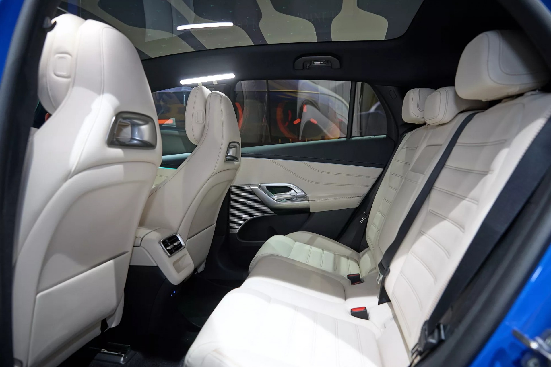 Mercedes-Benz GLC thế hệ chạy điện hoàn toàn mới chính thức ra mắt tại IAA Mobility 2025