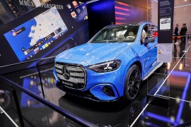 mercedes benz glc the he chay dien hoan toan moi chinh thuc ra mat tai iaa mobility 2025