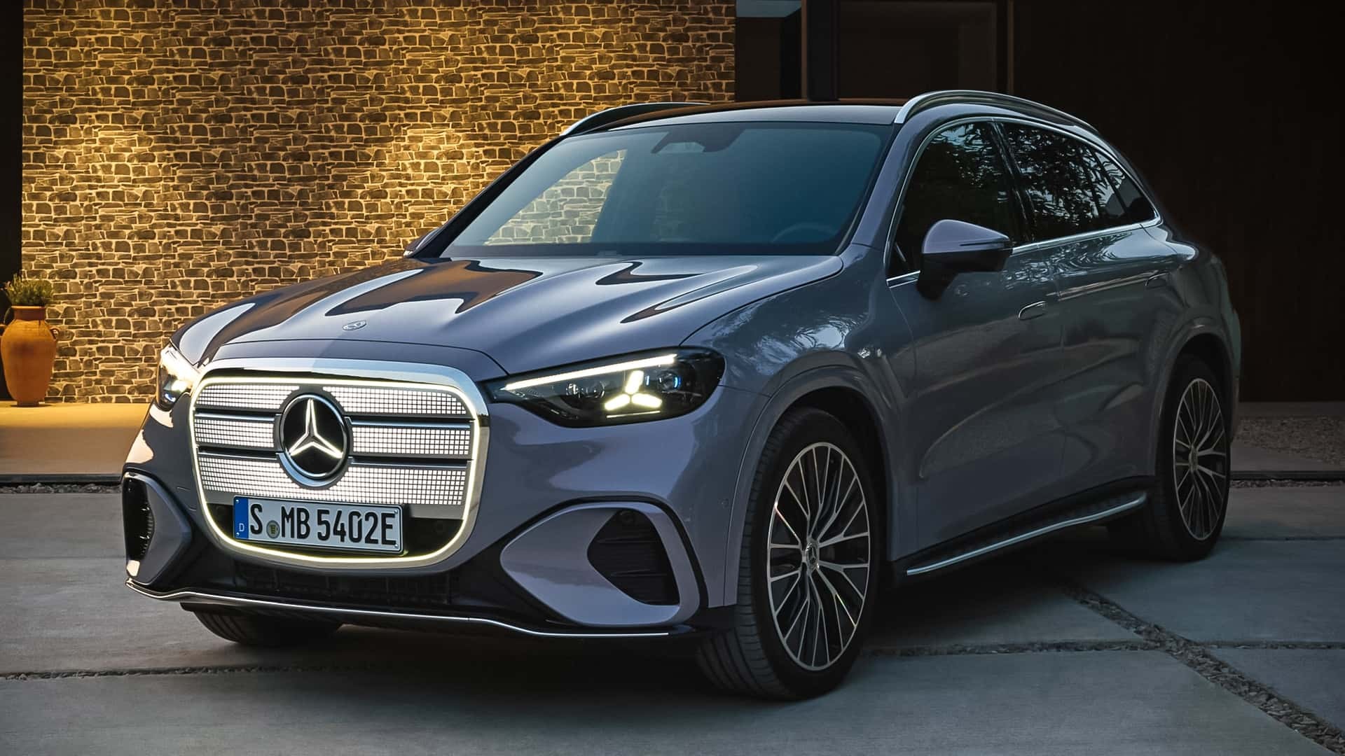 Mercedes-Benz GLC thế hệ chạy điện hoàn toàn mới chính thức ra mắt tại IAA Mobility 2025