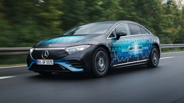 Nguyên mẫu Mercedes-Benz EQS trang bị pin thể rắn chạy hơn 1.200 km mà vẫn chưa hết điện
