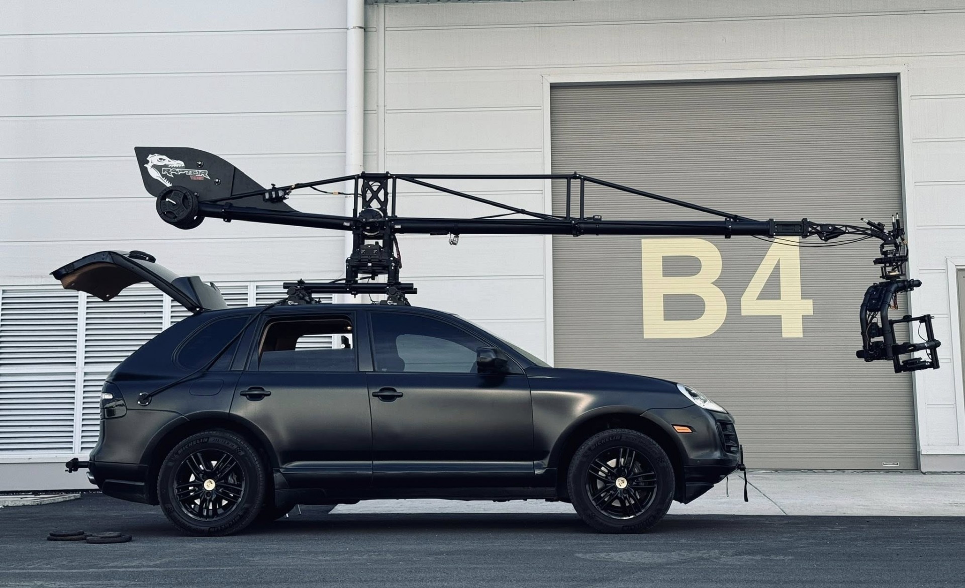 'Phù thủy hình ảnh' Lê Bảo Hân và chiếc xe quay phim chuyên dụng nhiều tỷ đồng 'Phù thủy hình ảnh' Lê Bảo Hân và chiếc xe quay phim chuyên dụng nhiều tỷ đồng