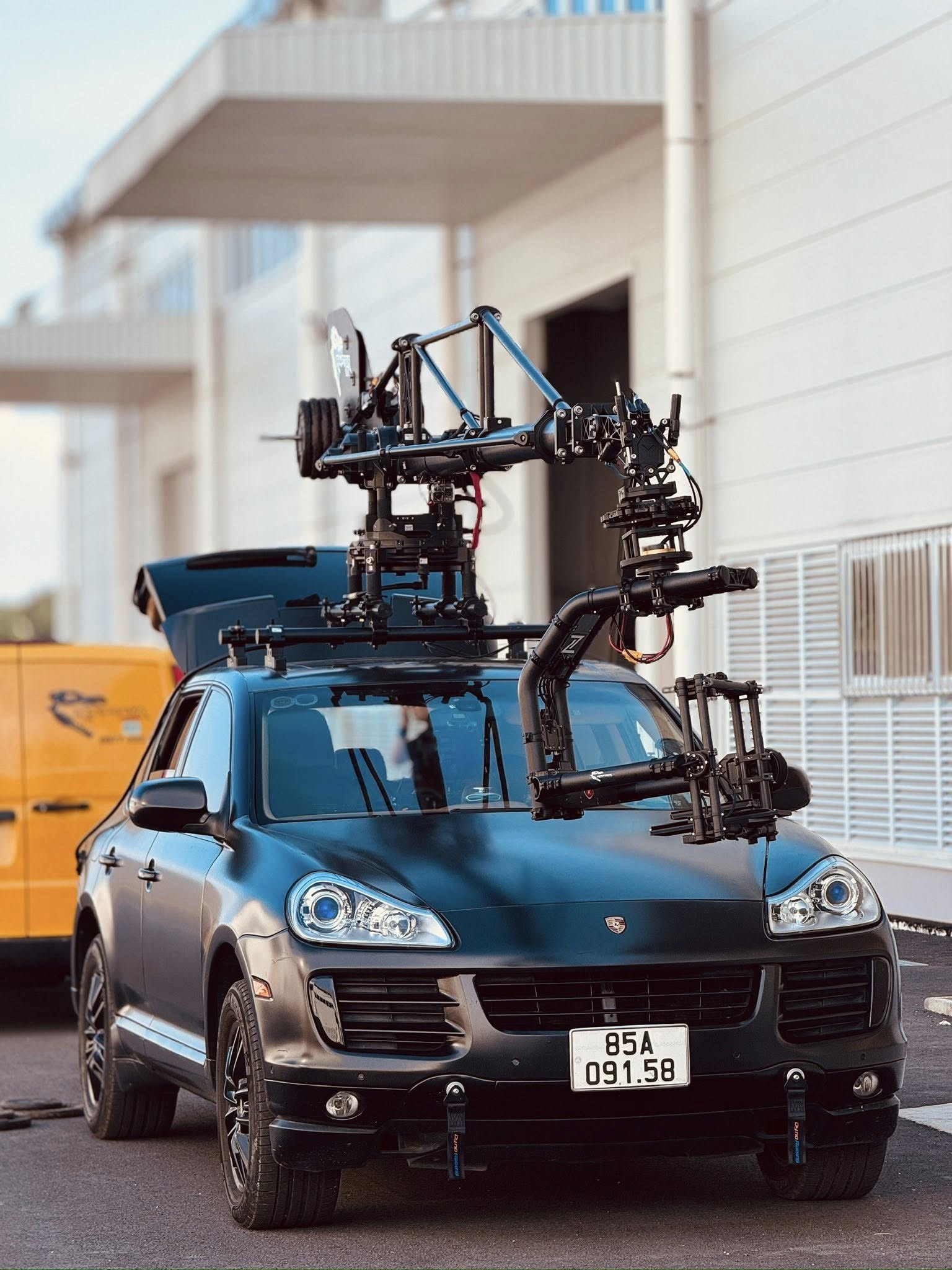 'Phù thủy hình ảnh' Lê Bảo Hân và chiếc xe quay phim chuyên dụng nhiều tỷ đồng 'Phù thủy hình ảnh' Lê Bảo Hân và chiếc xe quay phim chuyên dụng nhiều tỷ đồng