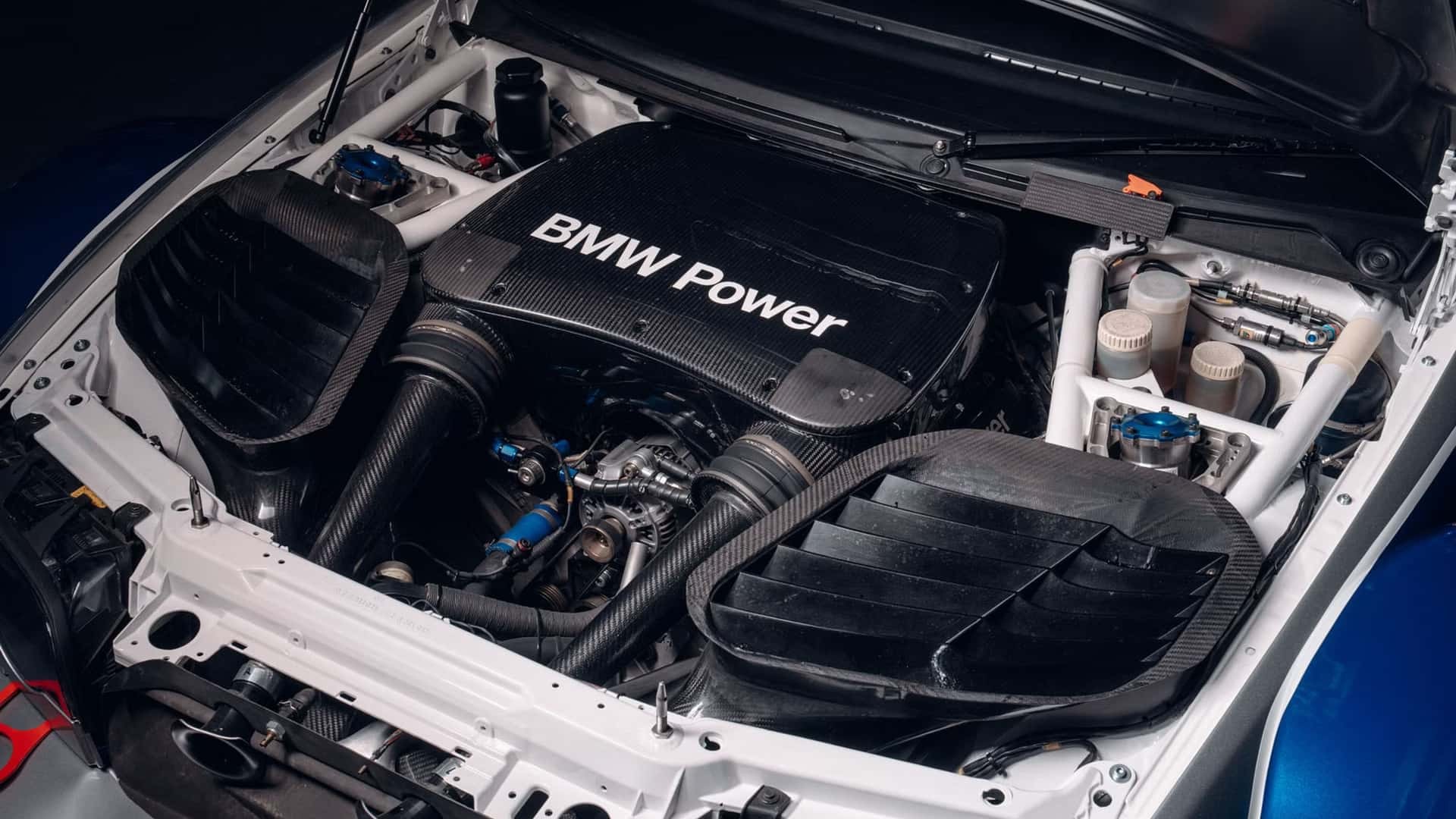 Sau Mercedes-Benz, bây giờ đến lượt BMW nói 