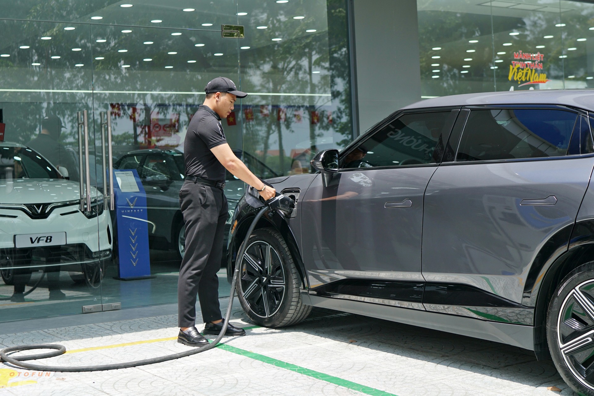 Sống chất cùng lựa chọn xanh: Khi chủ xe tại TP.HCM chuyển từ xe xăng sang xe điện Sống chất cùng lựa chọn xanh: Khi chủ xe tại TP.HCM chuyển từ xe xăng sang xe điện