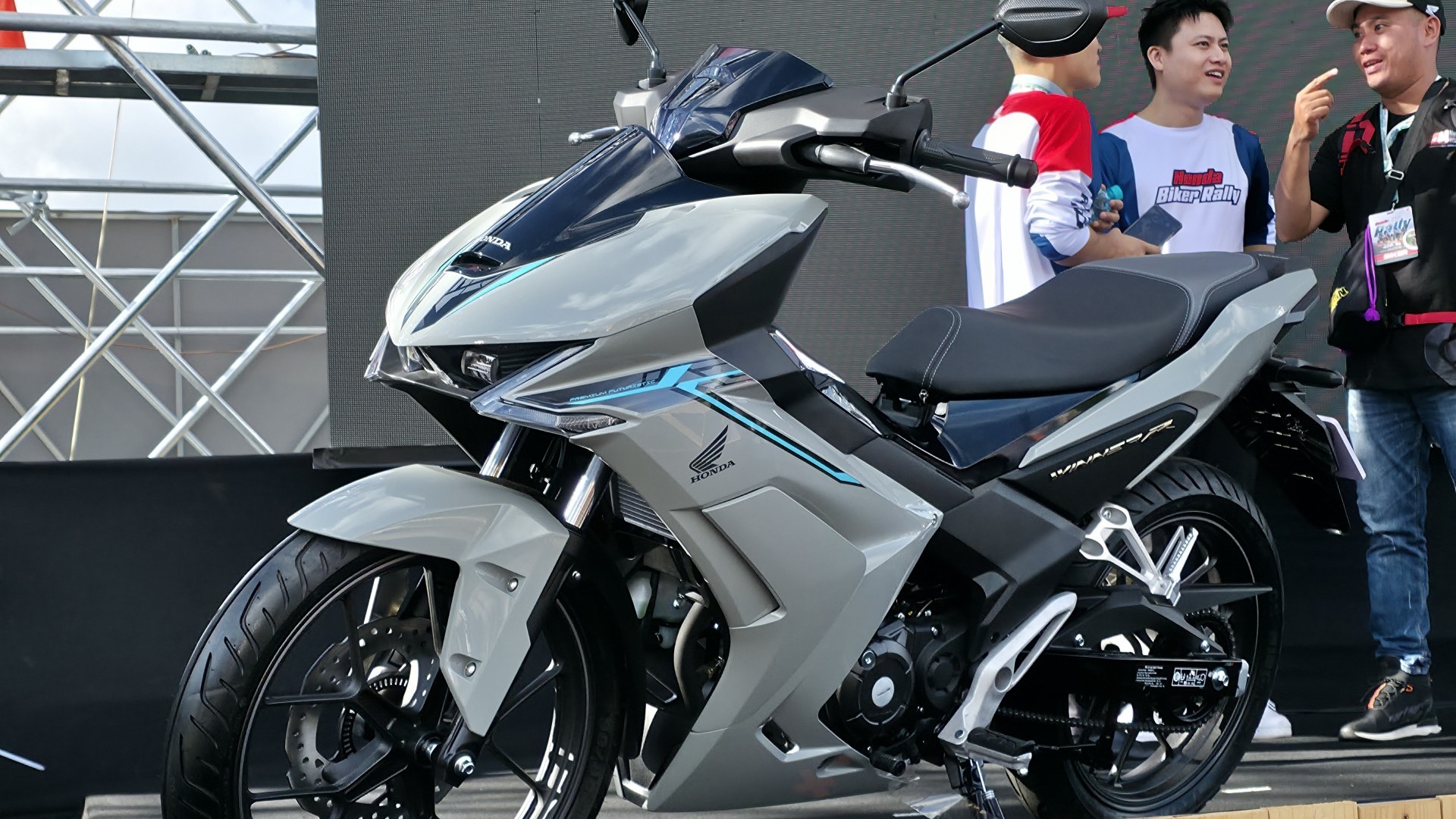 Cận cảnh Honda Winner R, xe underbone mang phong cách sportbike