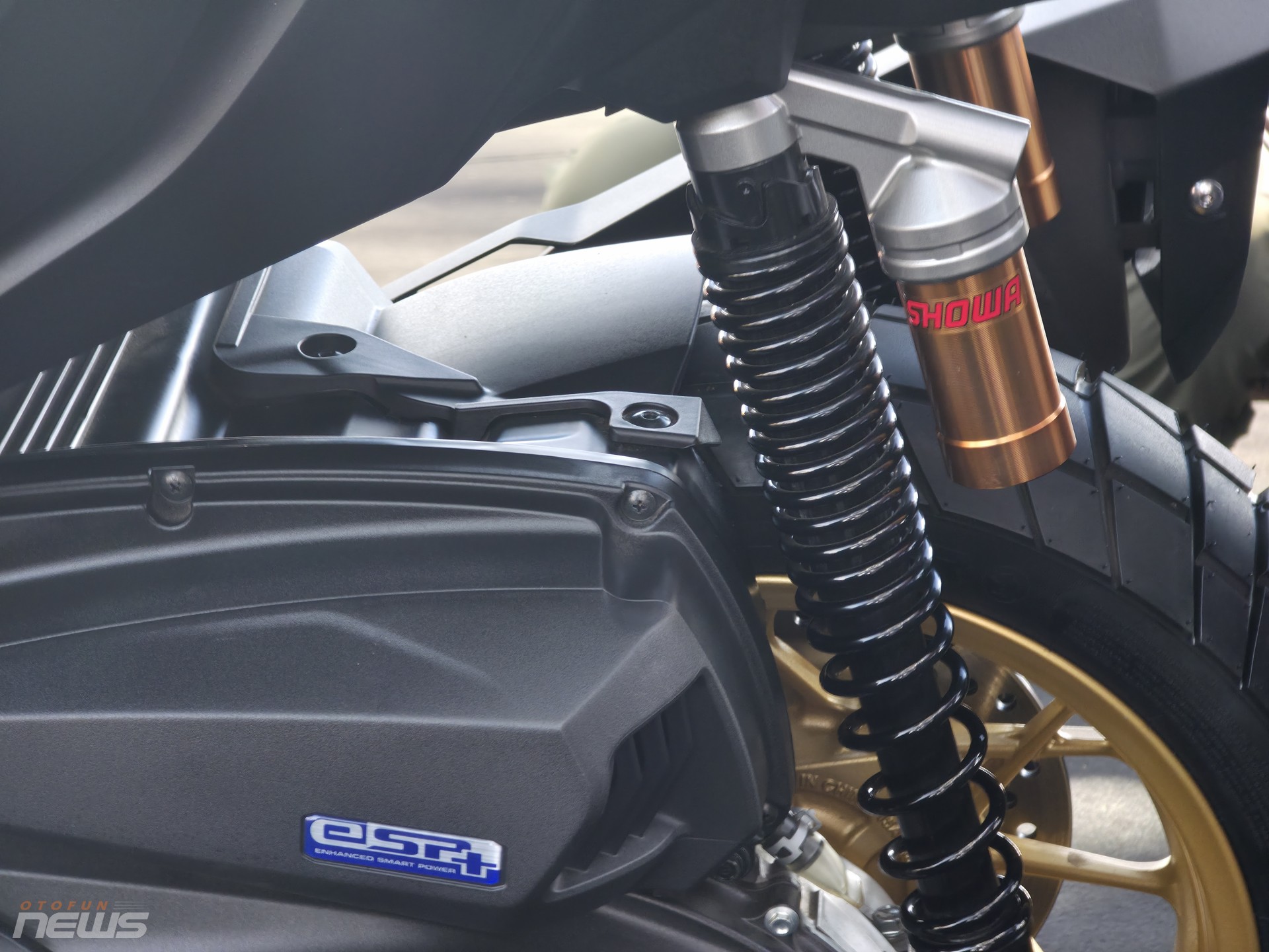 Honda ADV 350 chính hãng giá rẻ hơn gần một nửa so với xe nhập tư nhân