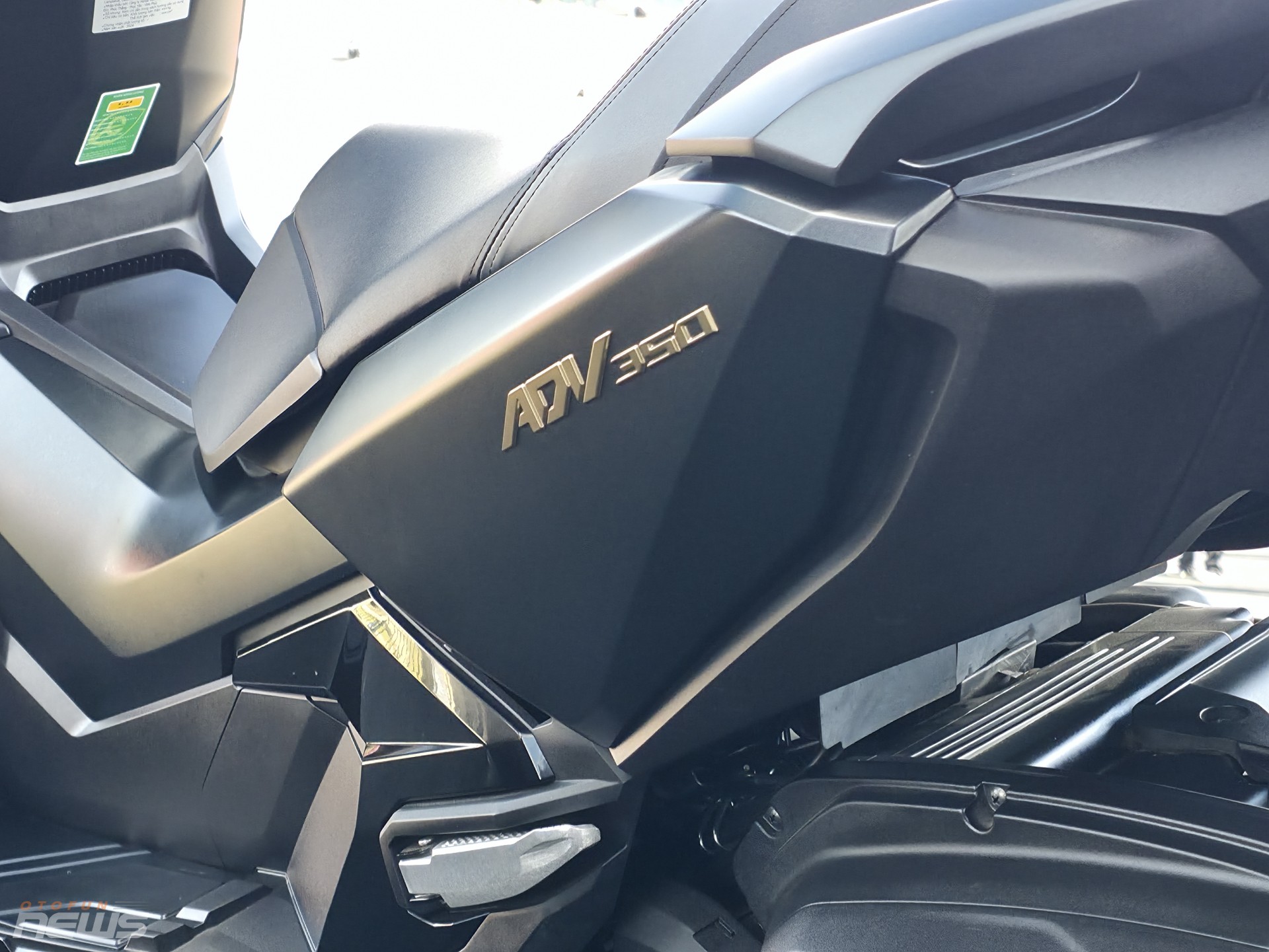 Honda ADV 350 chính hãng giá rẻ hơn gần một nửa so với xe nhập tư nhân