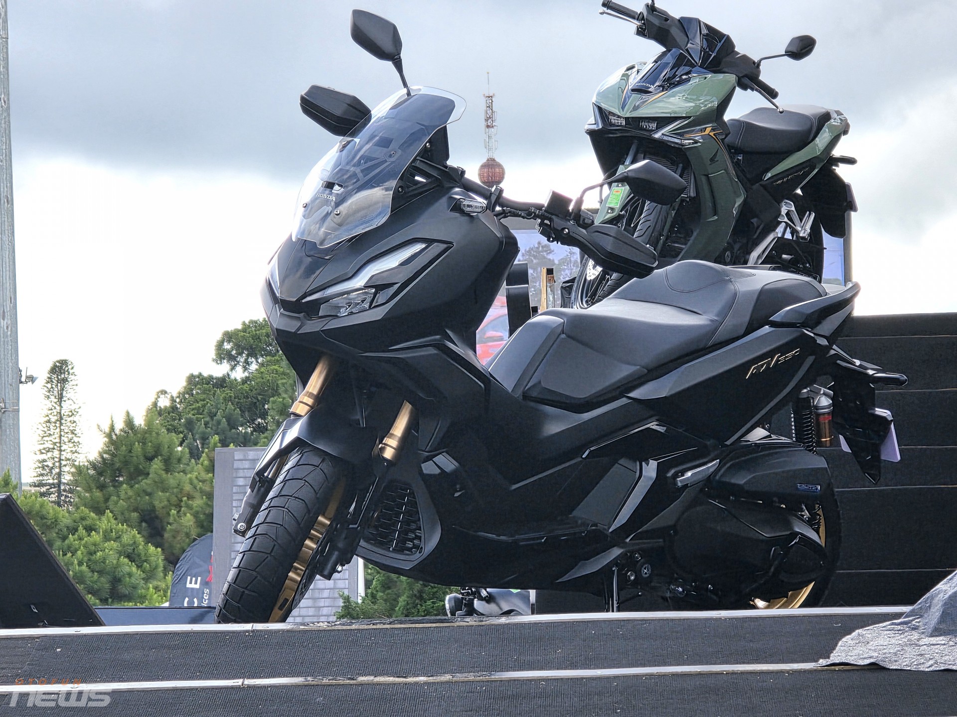 Honda ADV 350 chính hãng giá rẻ hơn gần một nửa so với xe nhập tư nhân