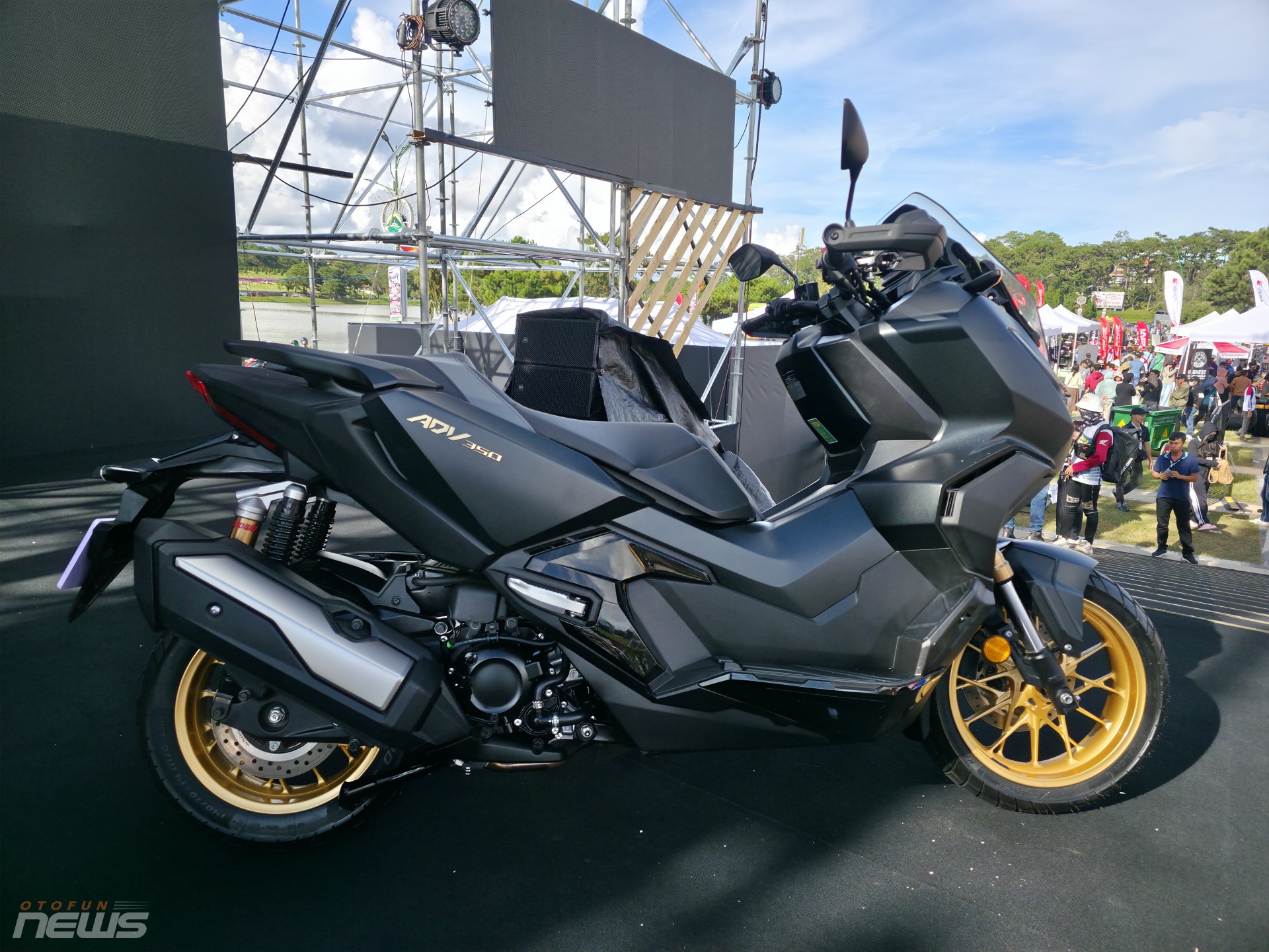 Cận cảnh xe tay ga địa hình Honda ADV 350 tai