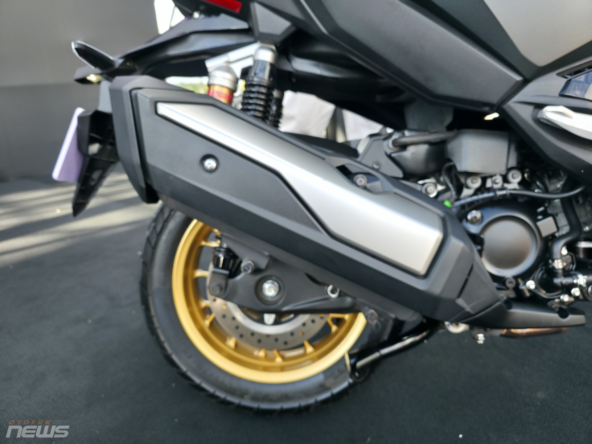 Honda ADV 350 chính hãng giá rẻ hơn gần một nửa so với xe nhập tư nhân