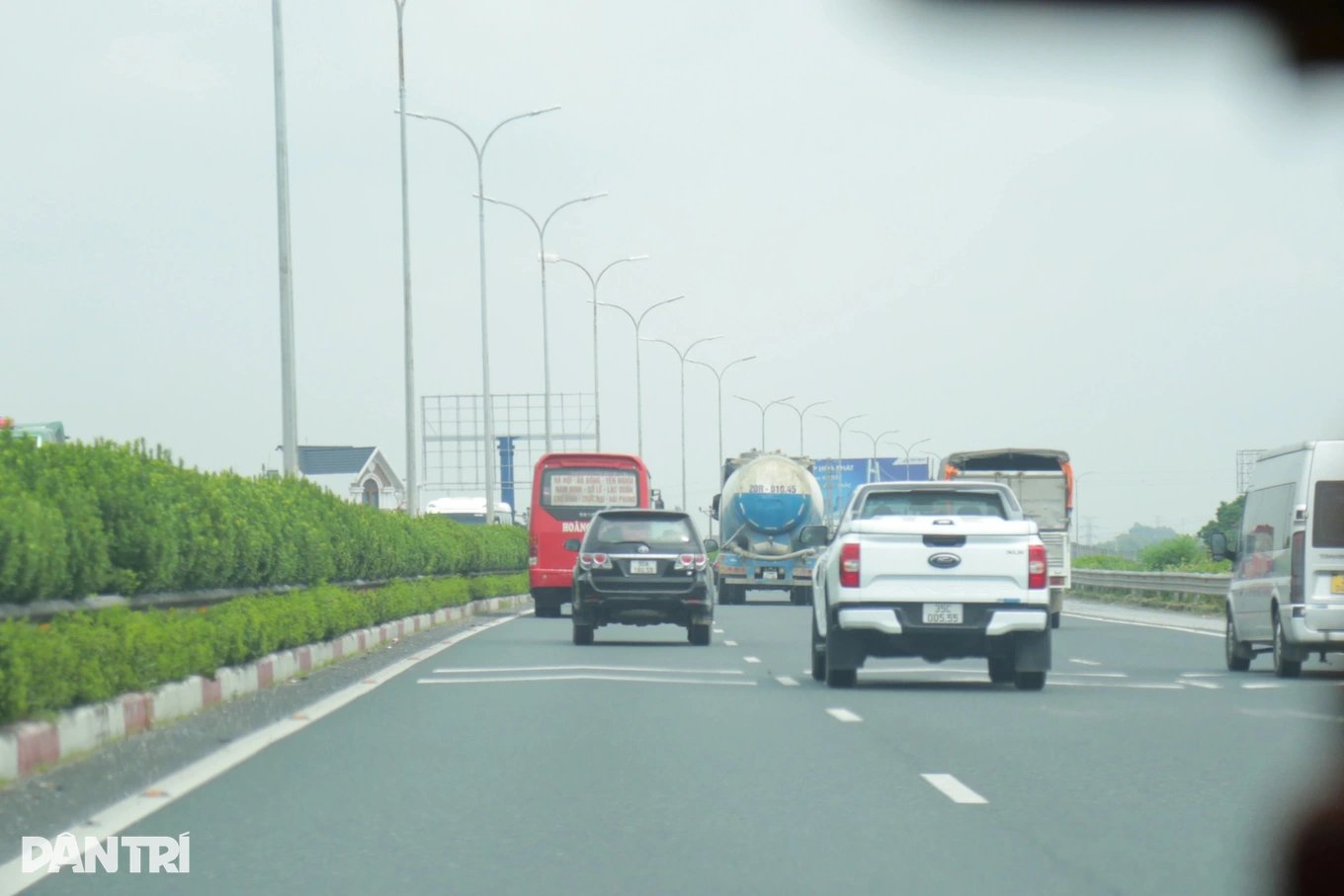 Cấm xe khách đi vào làn 1 trên các cao tốc Hà Nội - Hải Phòng và Pháp Vân - Cầu Giẽ