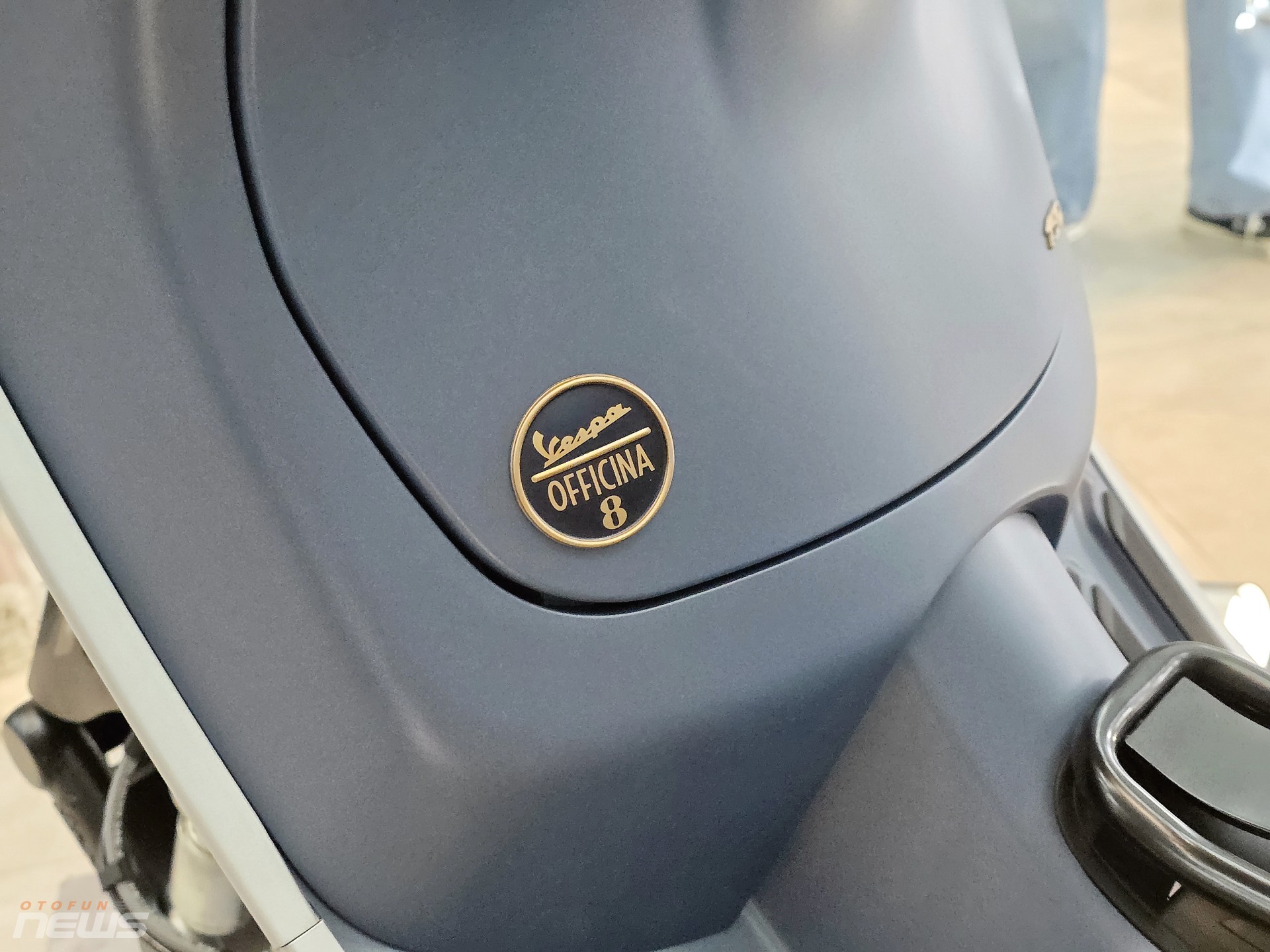 Bộ đôi Vespa Officina 8 phiên bản sơn màu đặc biệt có mặt tại Việt Nam
