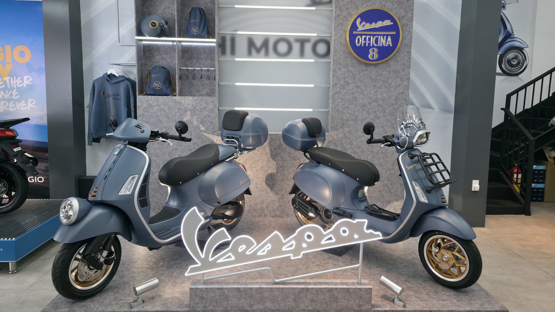 Bộ đôi Vespa Officina 8 phiên bản sơn màu đặc biệt có mặt tại Việt Nam