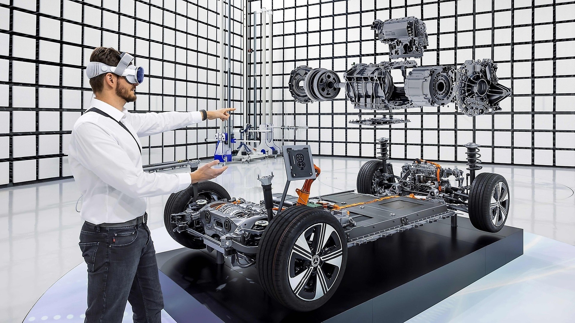 Giám đốc Công nghệ của Mercedes-Benz bác bỏ tin đồn sẽ dùng động cơ của đối thủ BMW