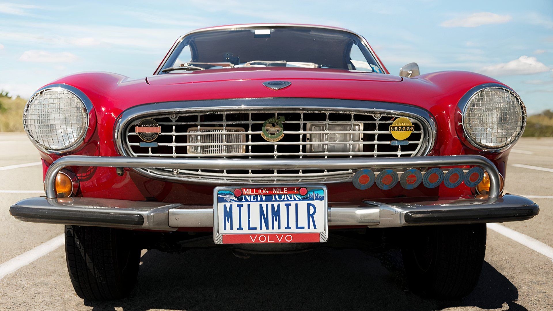 Chiếc Volvo P1800 cổ điển này đi được hơn 5 triệu km trong 50 năm, cao nhất trên thế giới