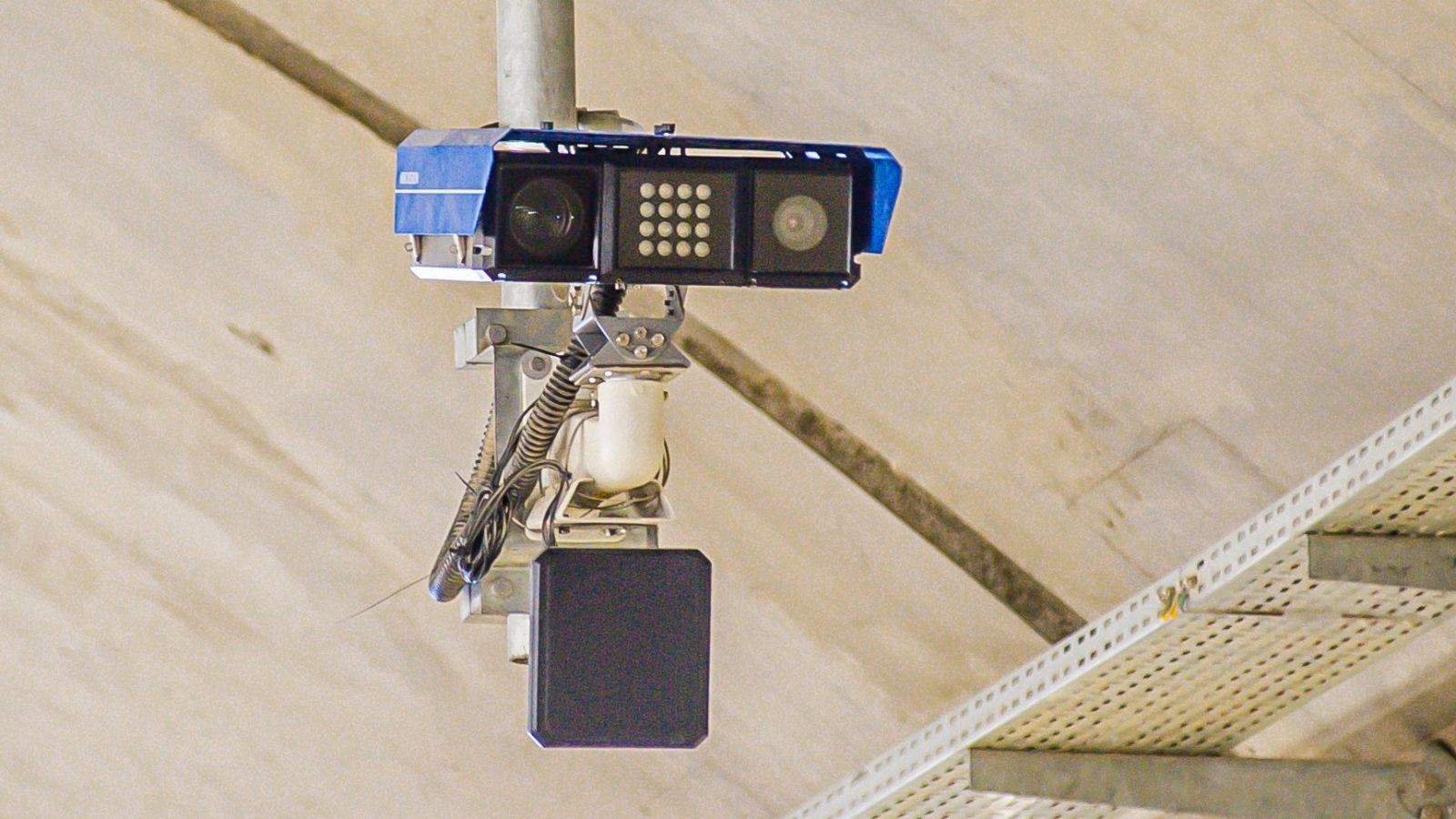 Hơn 2.000 vi phạm bị phát hiện nhờ camera giám sát cao tốc Nội Bài - Lào Cai Hơn 2.000 vi phạm bị phát hiện nhờ camera giám sát cao tốc Nội Bài - Lào Cai