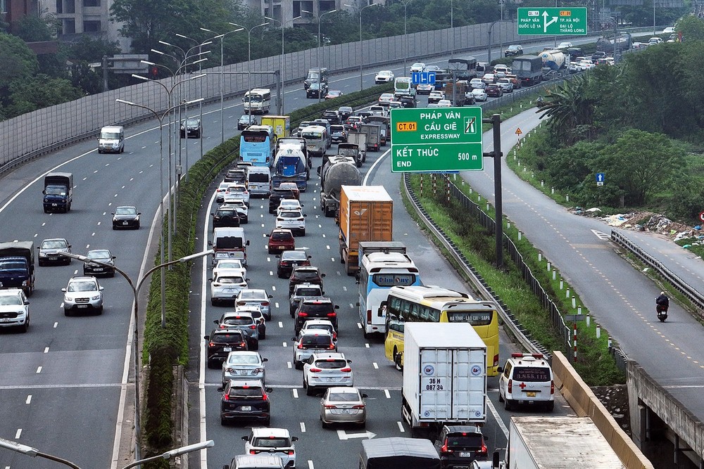 Cục trưởng CSGT đề xuất loạt giải pháp quan trọng: Thu hẹp làn xe trong phố, dành làn sát giải phân cách để vượt