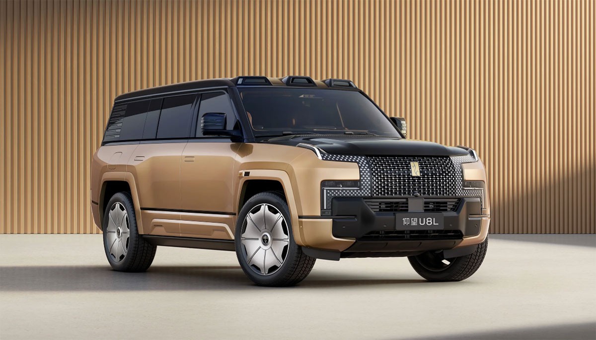 BYD Yangwang U8L - Mẫu EREV cực sang, logo bằng vàng 24K, giá 4,74 tỷ đồng ở Trung Quốc