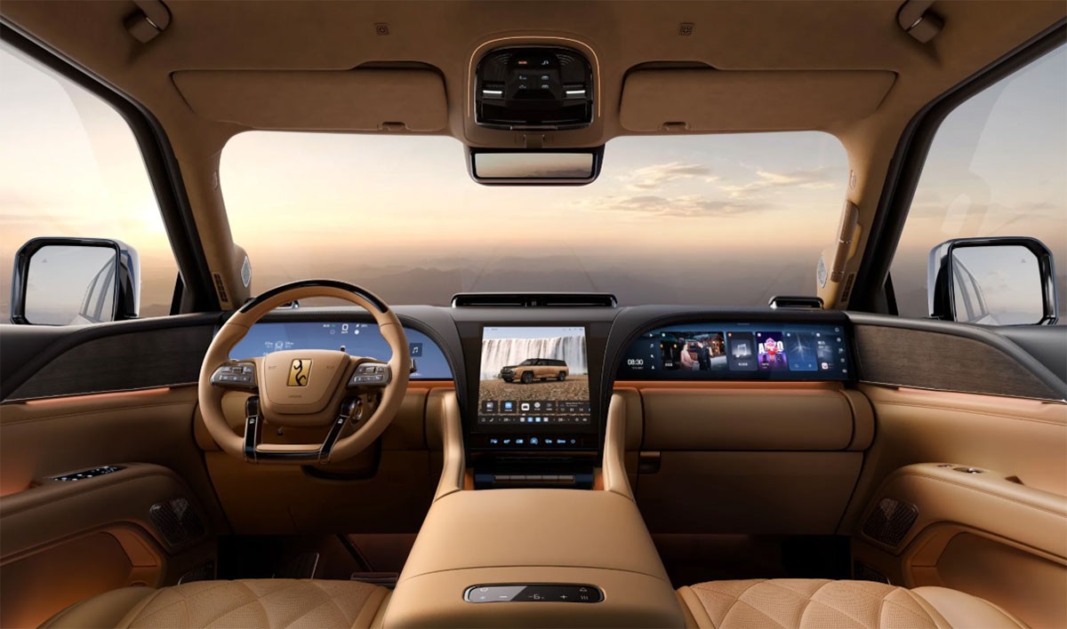 BYD Yangwang U8L - Mẫu EREV cực sang, logo bằng vàng 24K, giá 4,74 tỷ đồng ở Trung Quốc