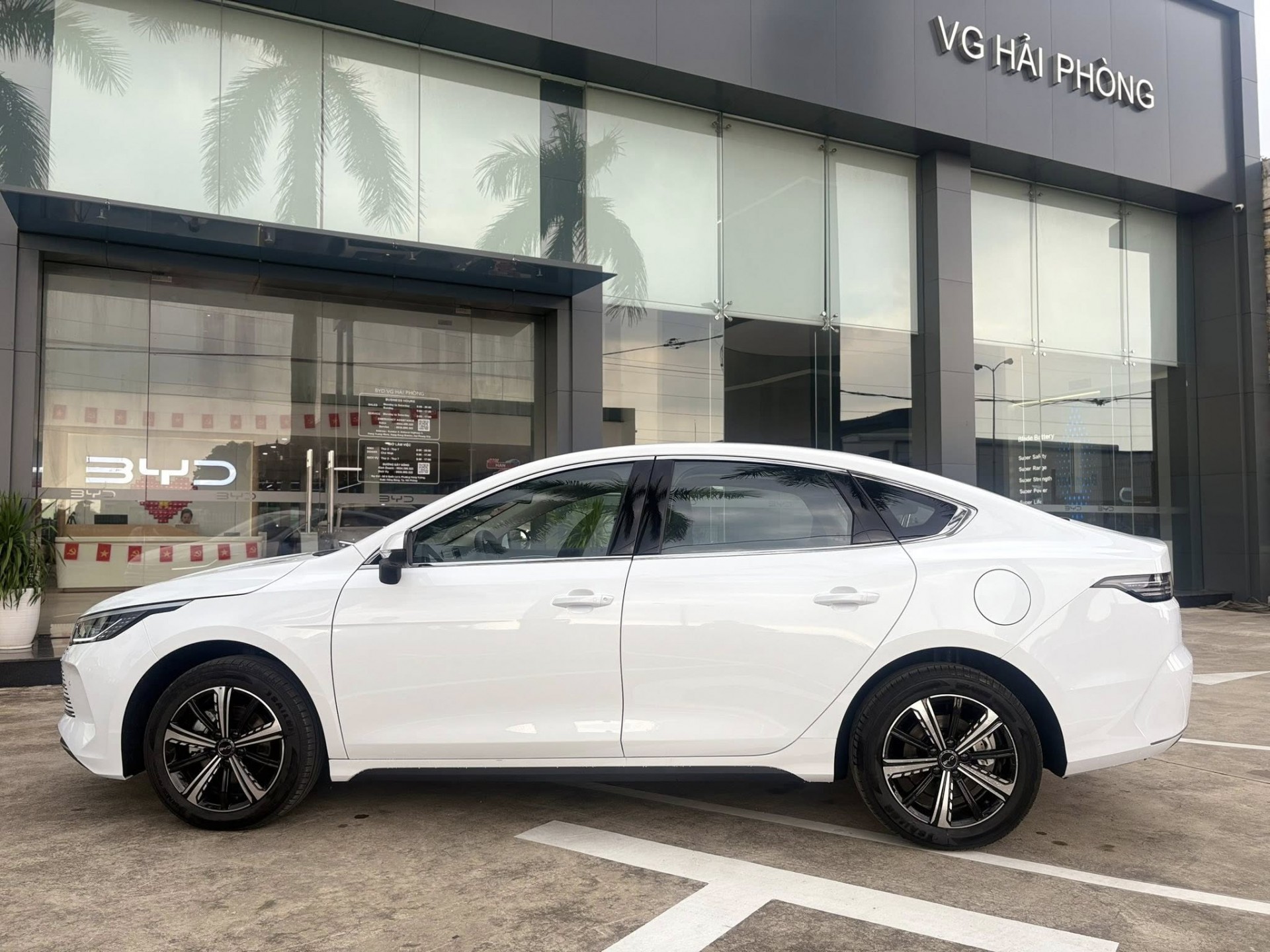 BYD Seal 5 sắp bán tại Việt Nam, cạnh tranh với Civic và Altis hybrid