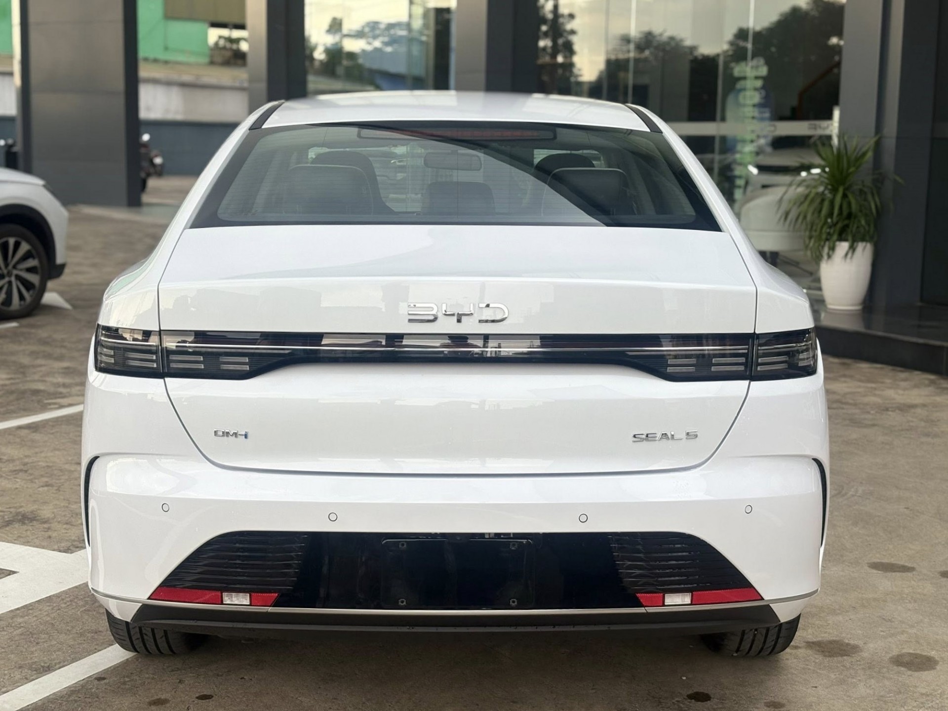 BYD Seal 5 sắp bán tại Việt Nam, cạnh tranh với Civic và Altis hybrid