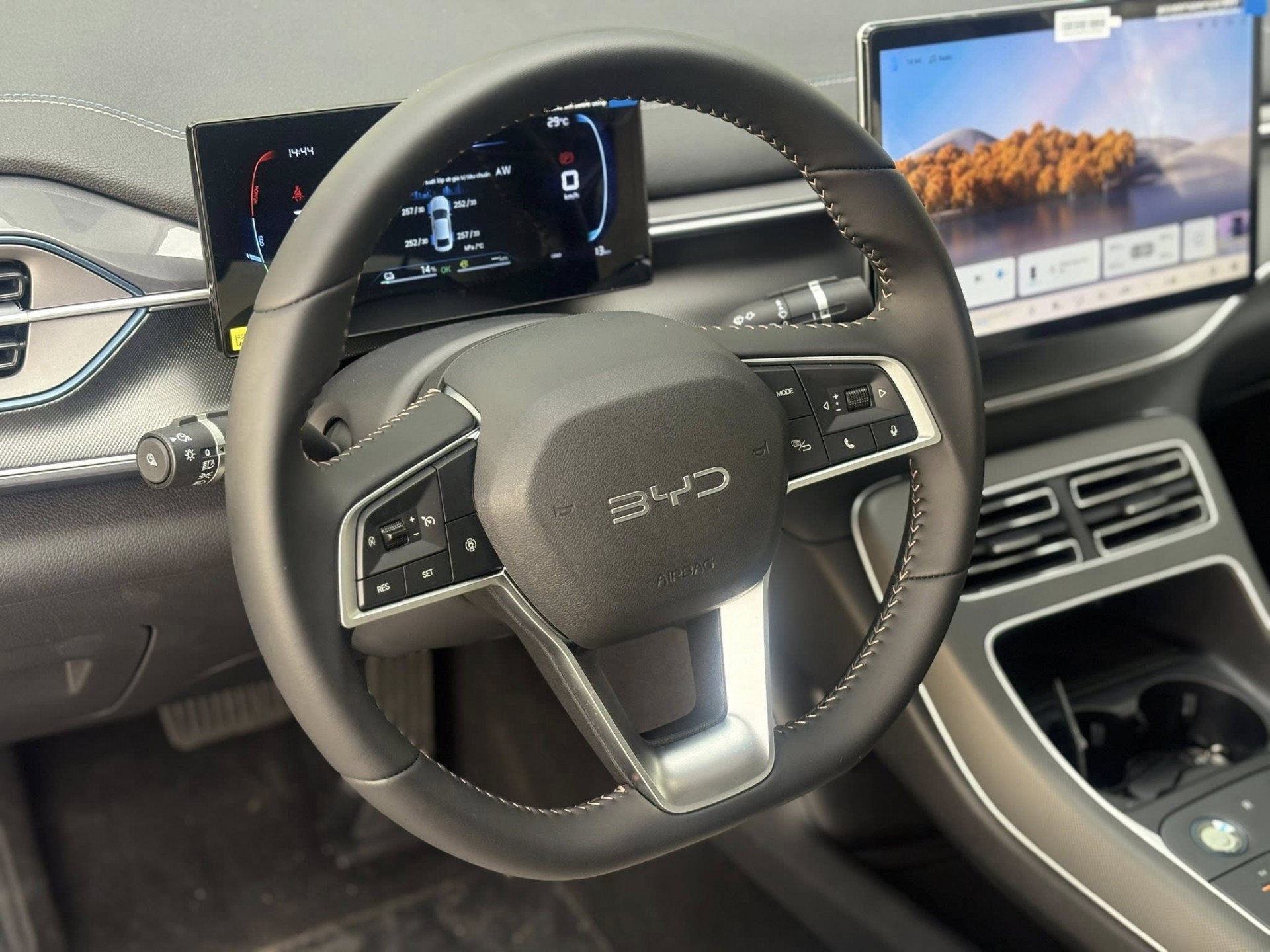 BYD Seal 5 sắp bán tại Việt Nam, cạnh tranh với Civic và Altis hybrid