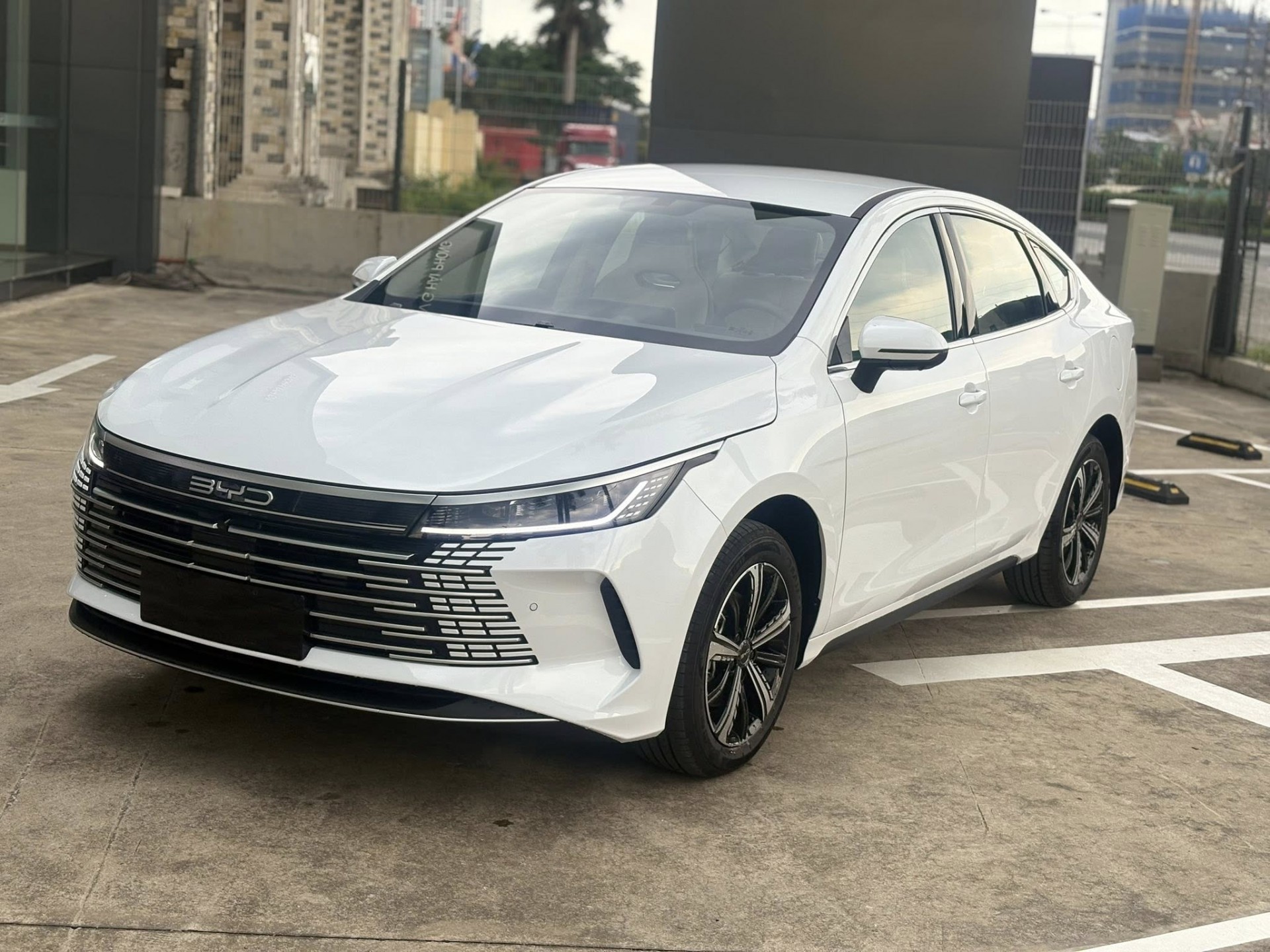 BYD Seal 5 sắp bán tại Việt Nam, cạnh tranh với Civic và Altis hybrid