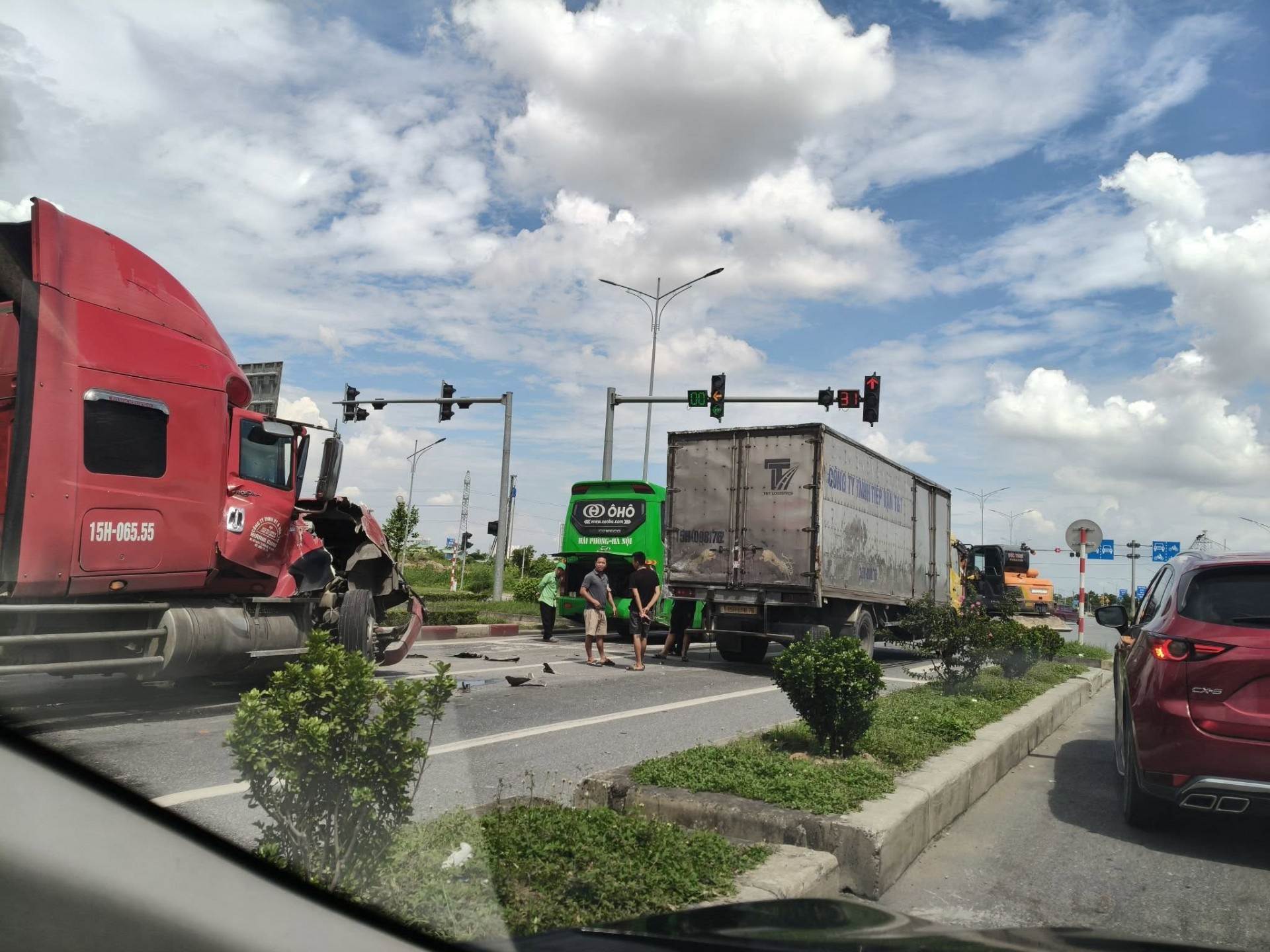 Tổng hợp tin tức tai nạn giao thông ngày 19/9/2025