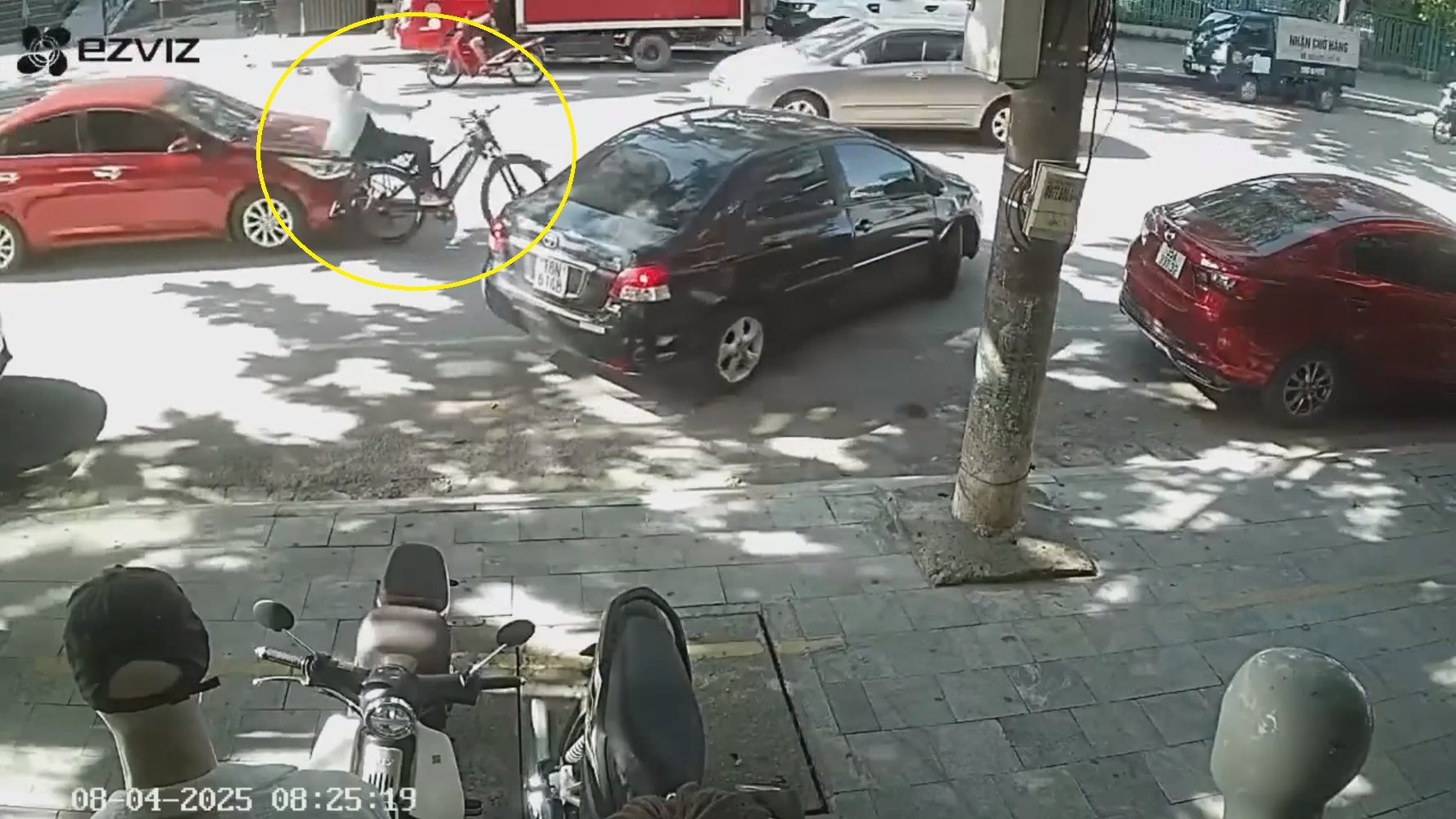 Một góc camera ghi liên tiếp nhiều vụ tai nạn: Trùng hợp hay điểm đen giao thông?
