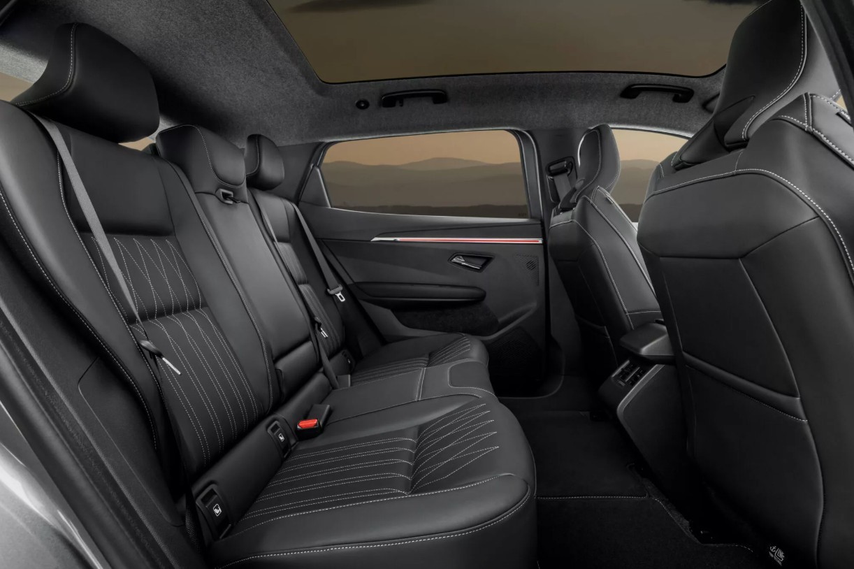 Eclipse Cross EV 2026 ra mắt, Mitsubishi còn lại gì ngoài logo?