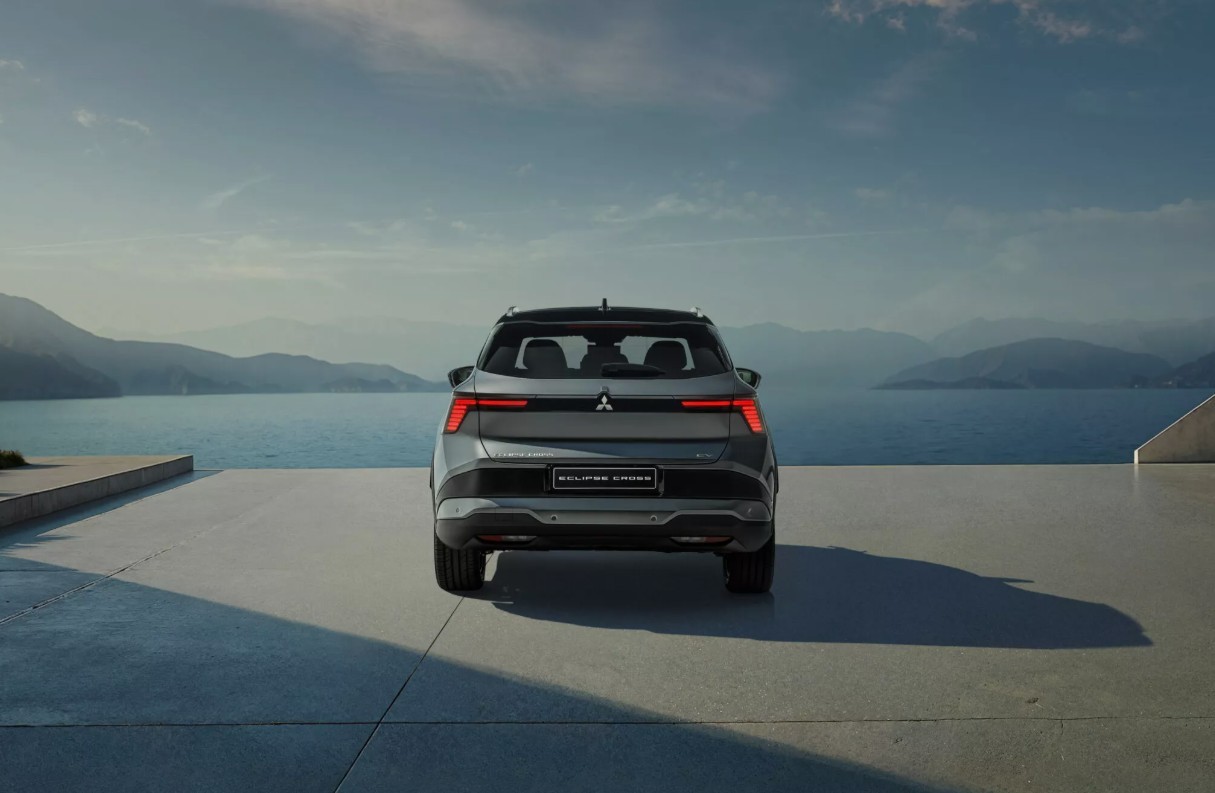 Eclipse Cross EV 2026 ra mắt, Mitsubishi còn lại gì ngoài logo? Eclipse Cross EV 2026 ra mắt, Mitsubishi còn lại gì ngoài logo?