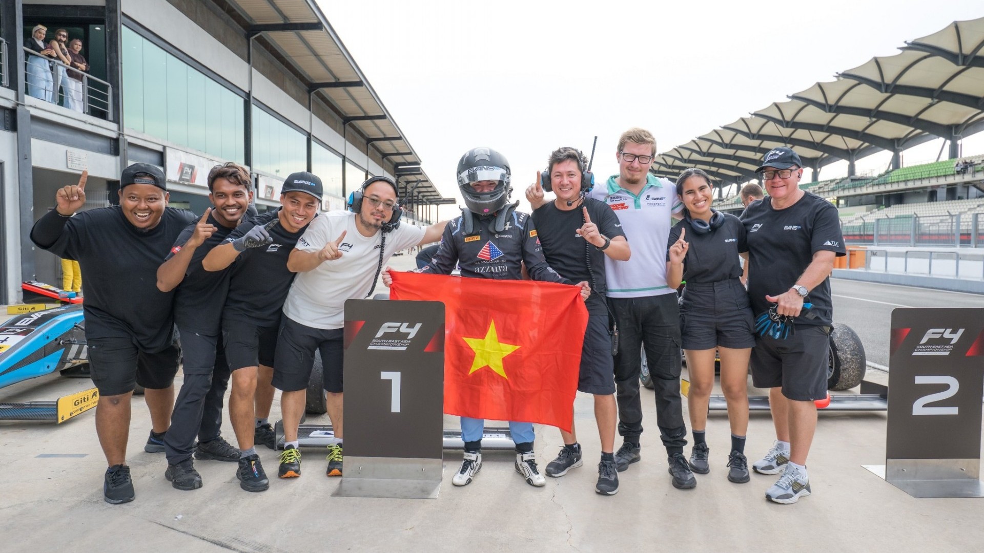 Hoàng Đạt Sawer làm nên lịch sử: Tay đua Việt Nam đầu tiên vô địch F4 Đông Nam Á
