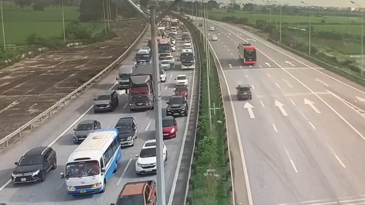 Cục CSGT đề nghị thêm nhiều cao tốc cấm xe tải, xe khách đi làn sát dải phân cách, đồng thời tăng tốc độ tối thiểu