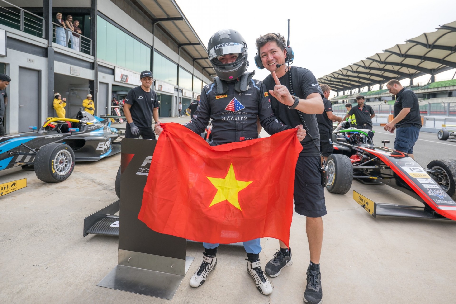 Hoàng Đạt Sawer làm nên lịch sử: Tay đua Việt Nam đầu tiên vô địch F4 Đông Nam Á