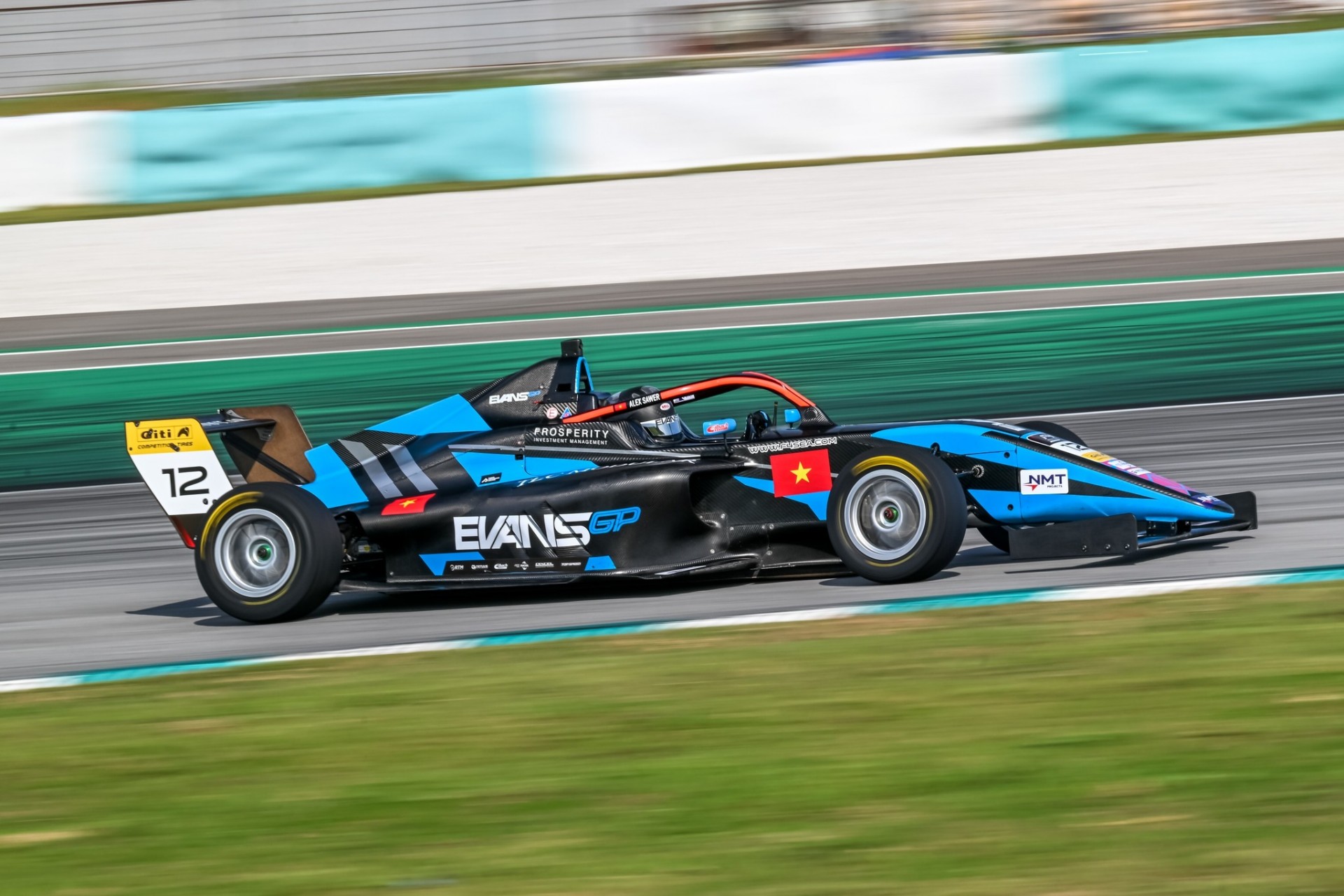 Hoàng Đạt Sawer làm nên lịch sử: Tay đua Việt Nam đầu tiên vô địch F4 Đông Nam Á