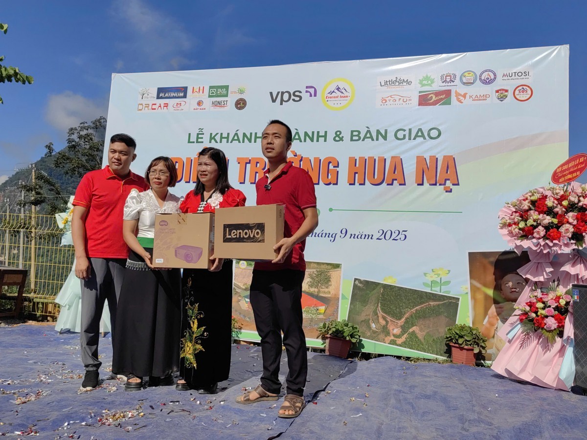 Hành trình Ford Everest Team Vietnam+ gieo mầm hy vọng trên Hua Nạ