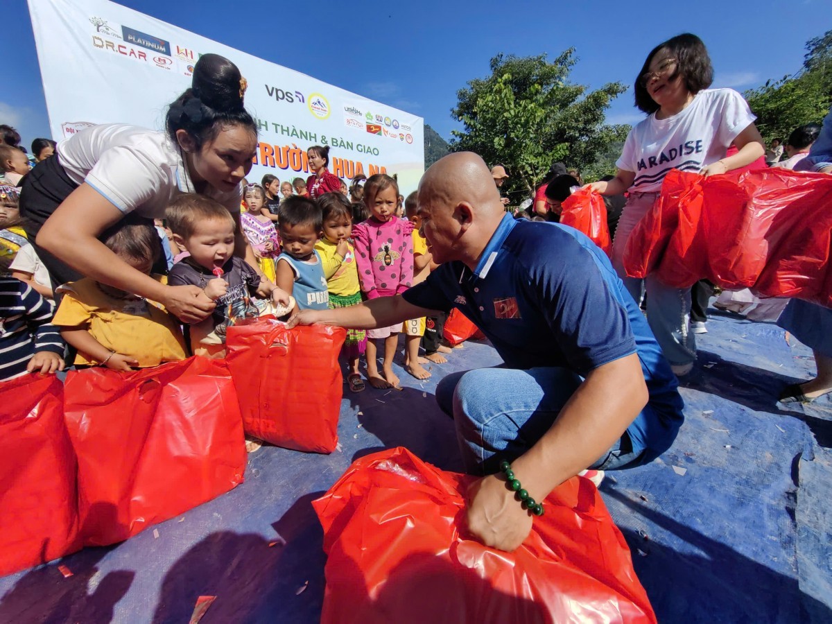 Hành trình Ford Everest Team Vietnam+ gieo mầm hy vọng trên Hua Nạ