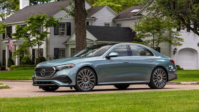 Đánh giá Mercedes-Benz E-Class 2026: Đối trọng trong phân khúc sedan hạng sang